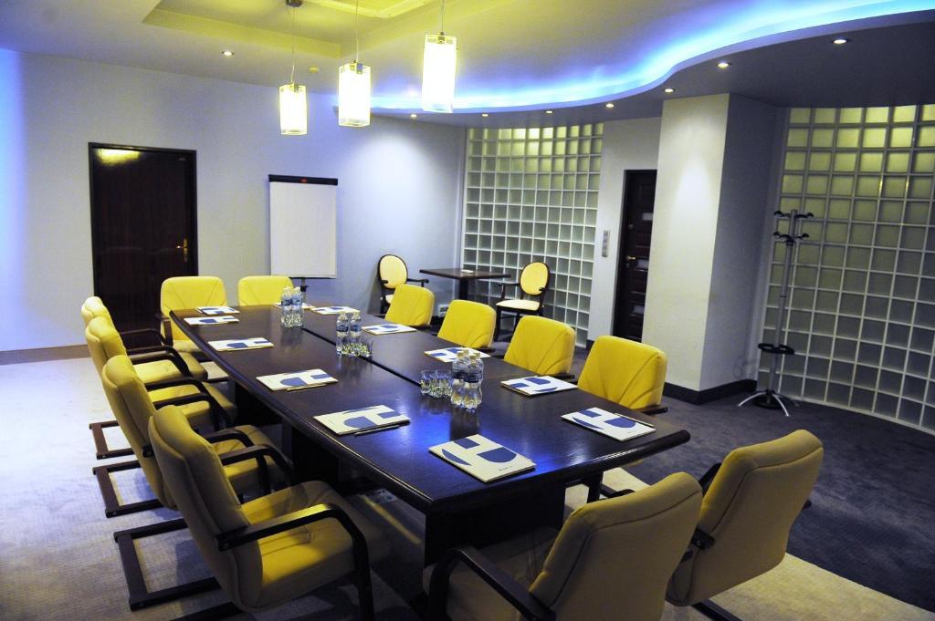 Hotel Sport Bełchatów エクステリア 写真